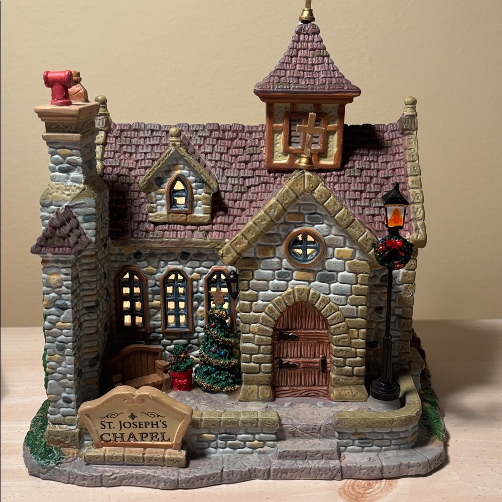 🎄Lemax Caddington Village St. Joseph's Chapel Holiday Decoration🎄
